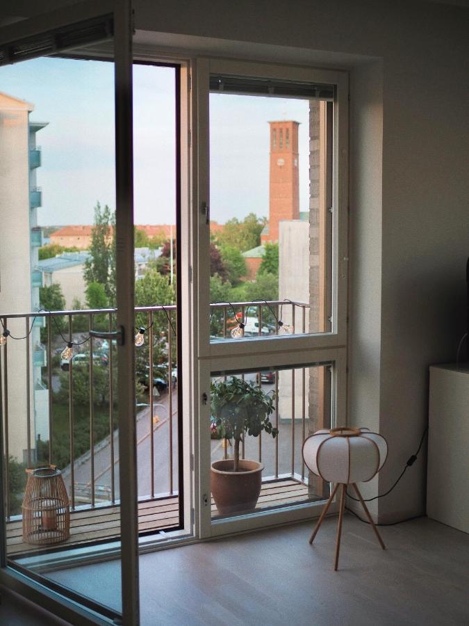 Candy-Colored Two-Room Condo With Sweet Views Хелзинки Екстериор снимка