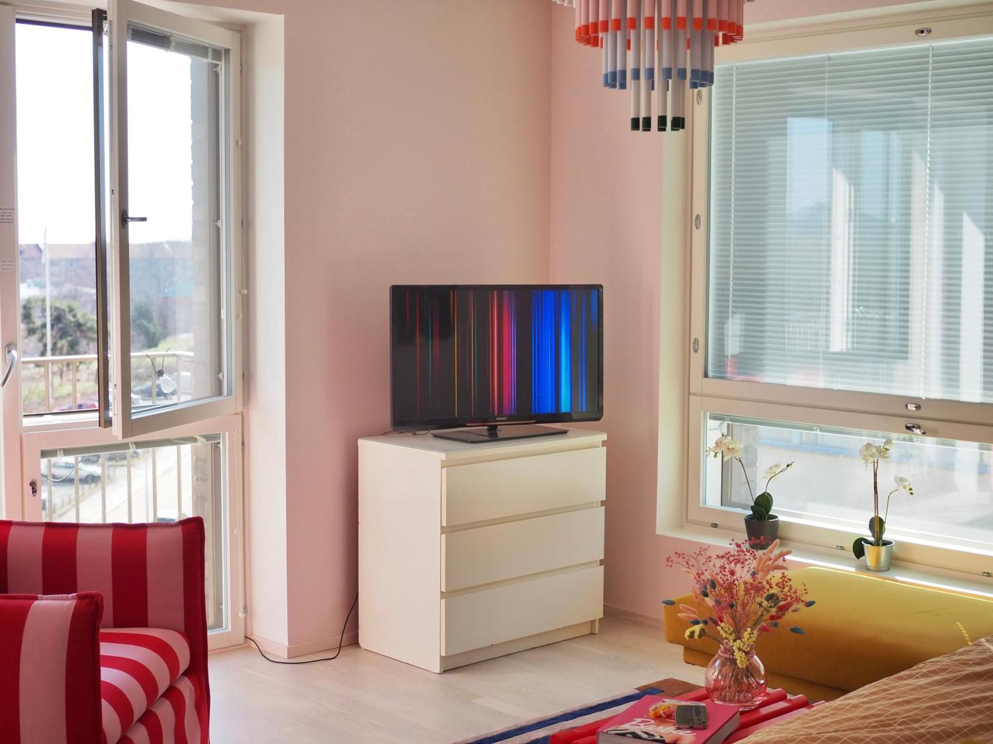 Candy-Colored Two-Room Condo With Sweet Views Хелзинки Екстериор снимка