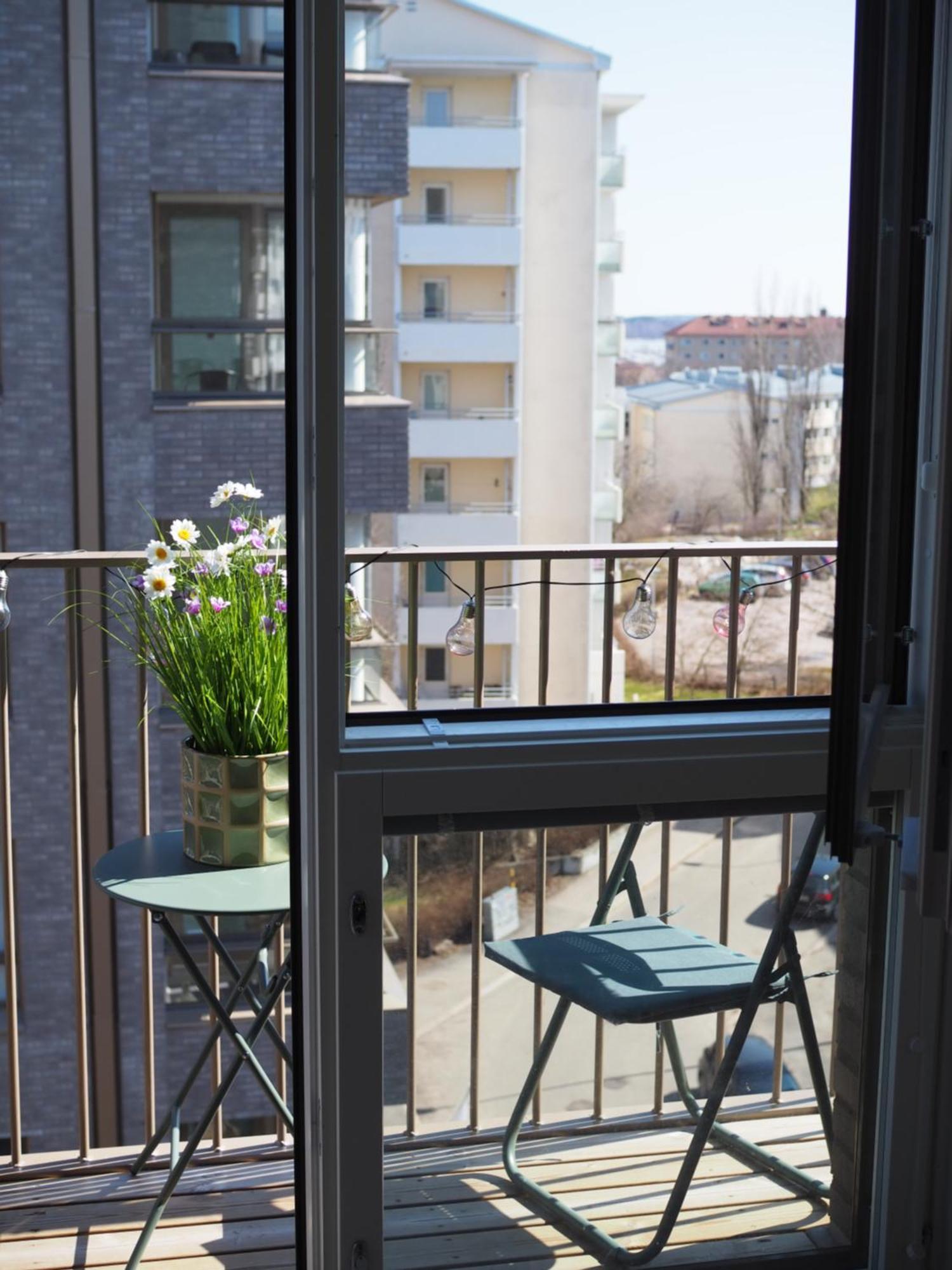 Candy-Colored Two-Room Condo With Sweet Views Хелзинки Екстериор снимка